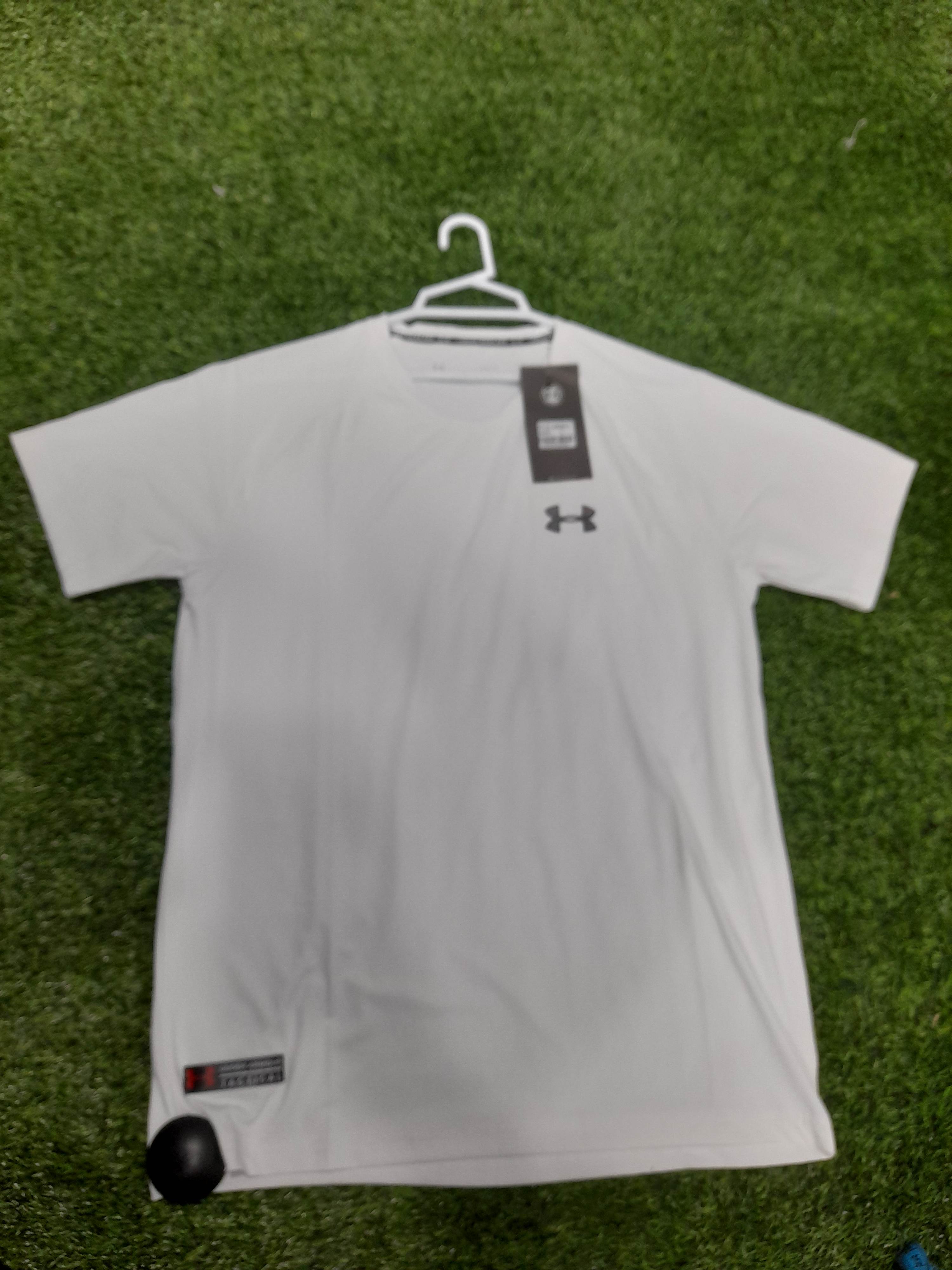 تیشرت مردانه خارجی وارداتی برند آندر امور زنگ سفید و طوسی سایز لارج‌تا ۳ ایکس با تخفیف ویژه😍✅️