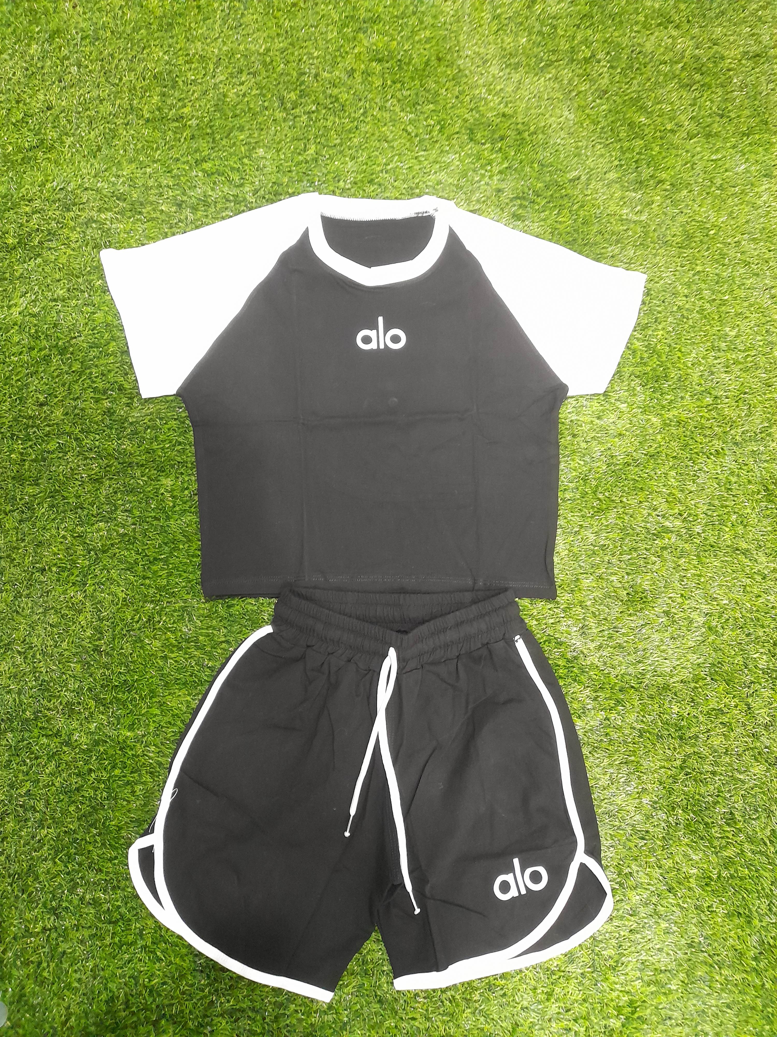 ست باشگاهی زنانه نیمتنه شورتک مشکی سفید الو فری سایز با تخفیف ویژه😍✅️