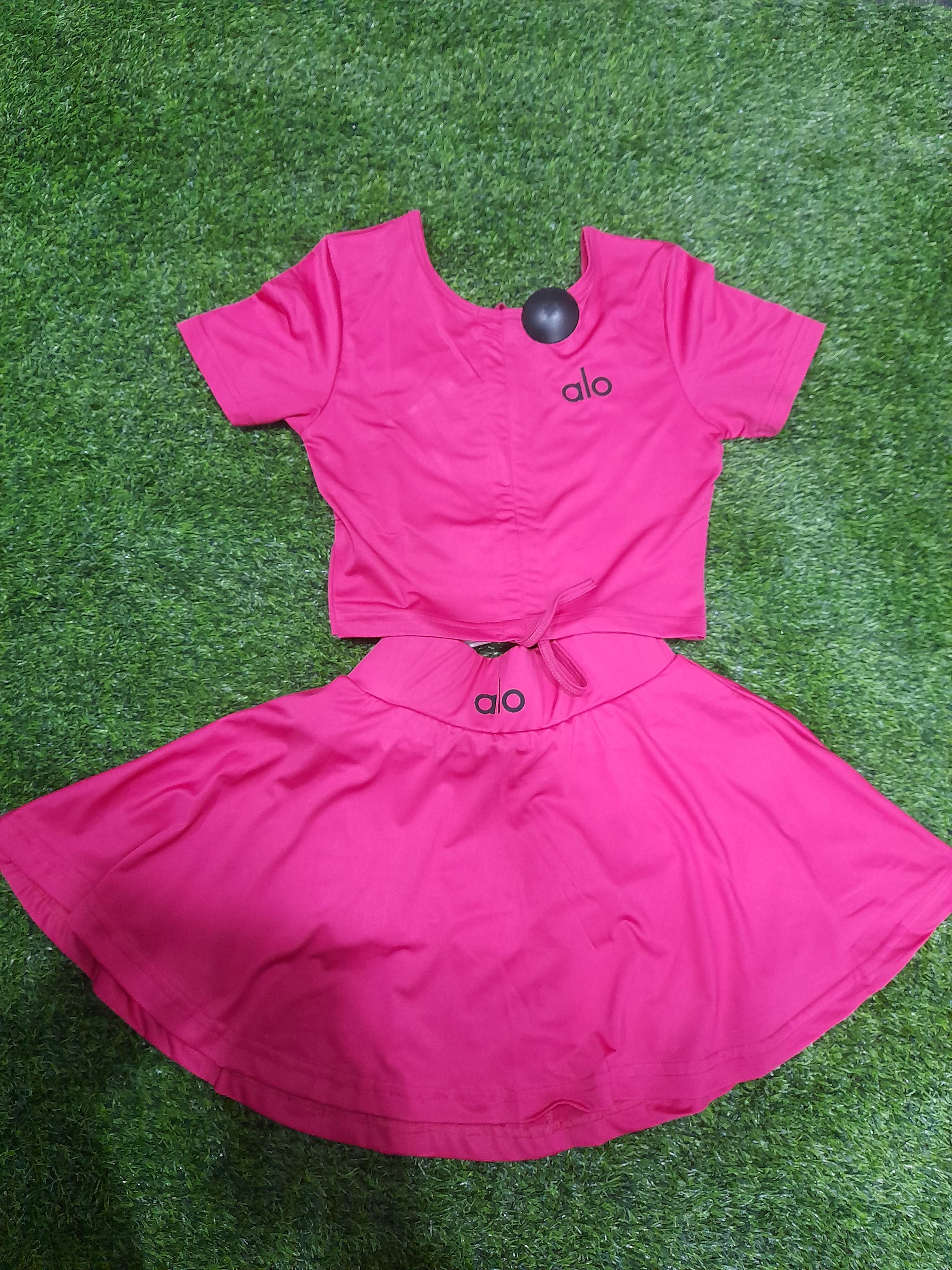 ست باشگاهی زنانه نیمتنه دامنی الو در رنگبندی مختلف فری سایز با تخفیف ویژه😍✅️