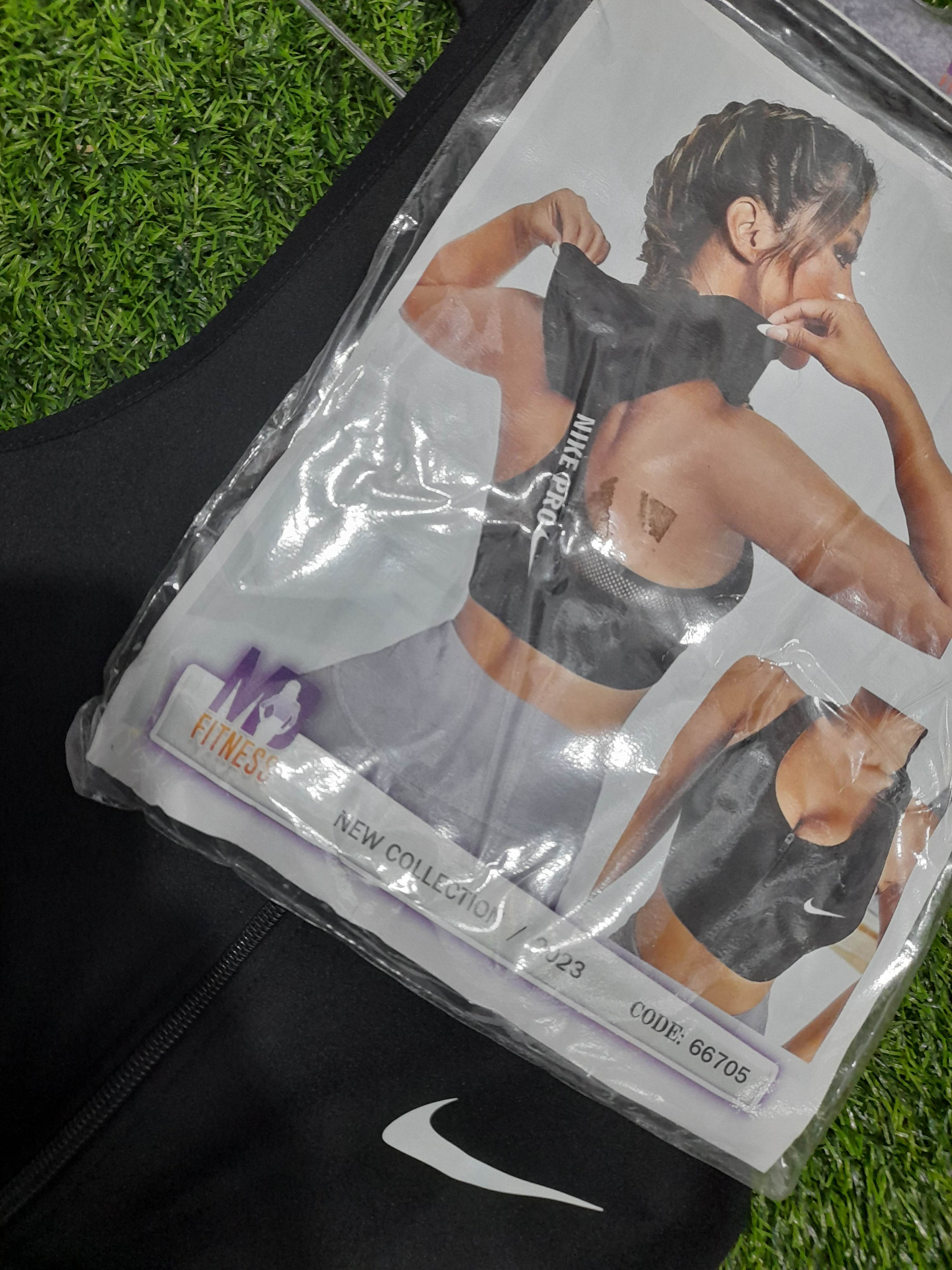 نیمتنه ورزشی زنانه کلاه دار پشت قهرمانی فری سایز با تخفیف ویژه😍✅️