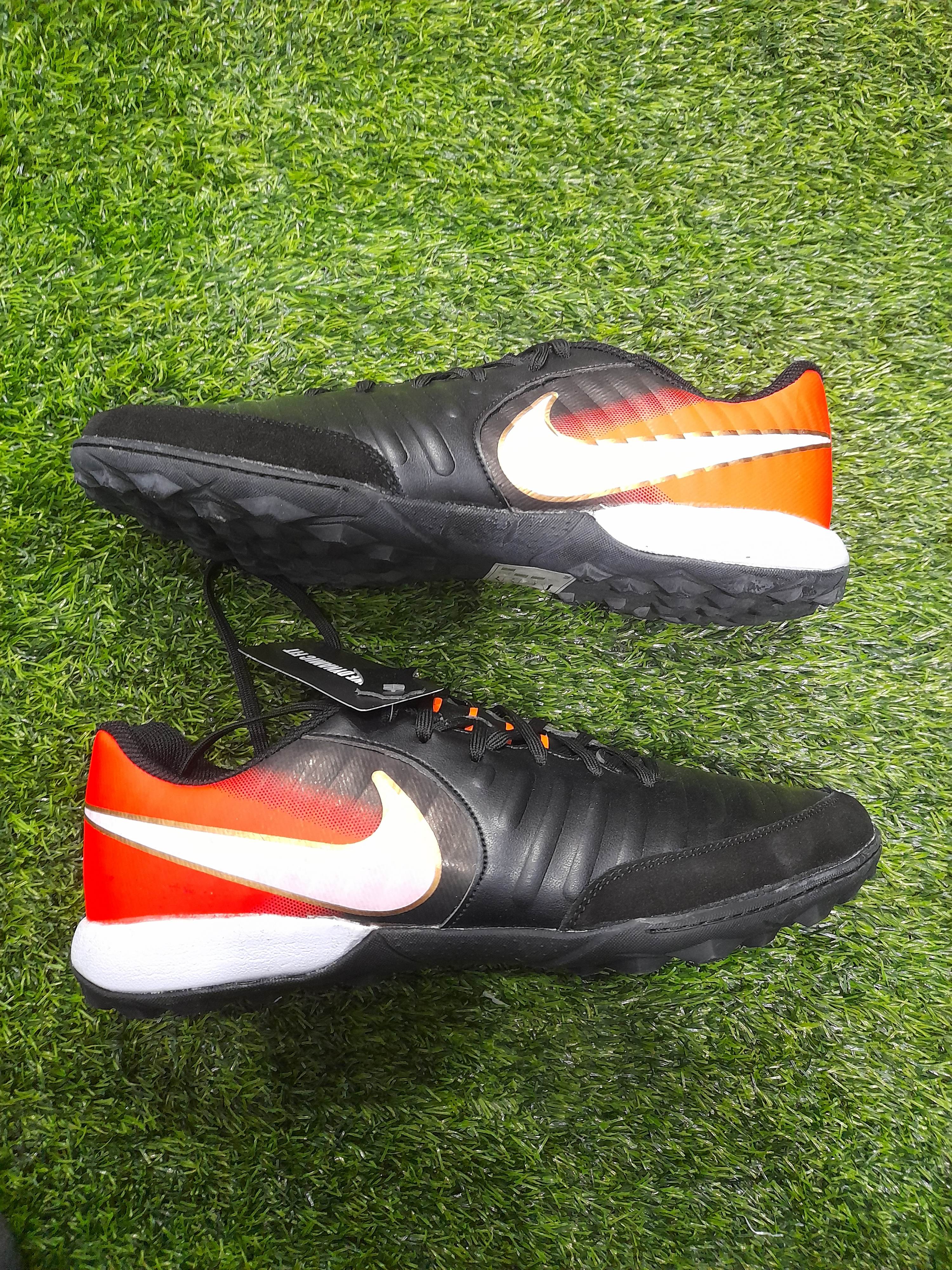 کفش چمن مصنوعی استوک ریز برند نایک‌تمپو مشکی سایز ۴۰‌تا ۴۵ با تخفیف کیژه😍✅️